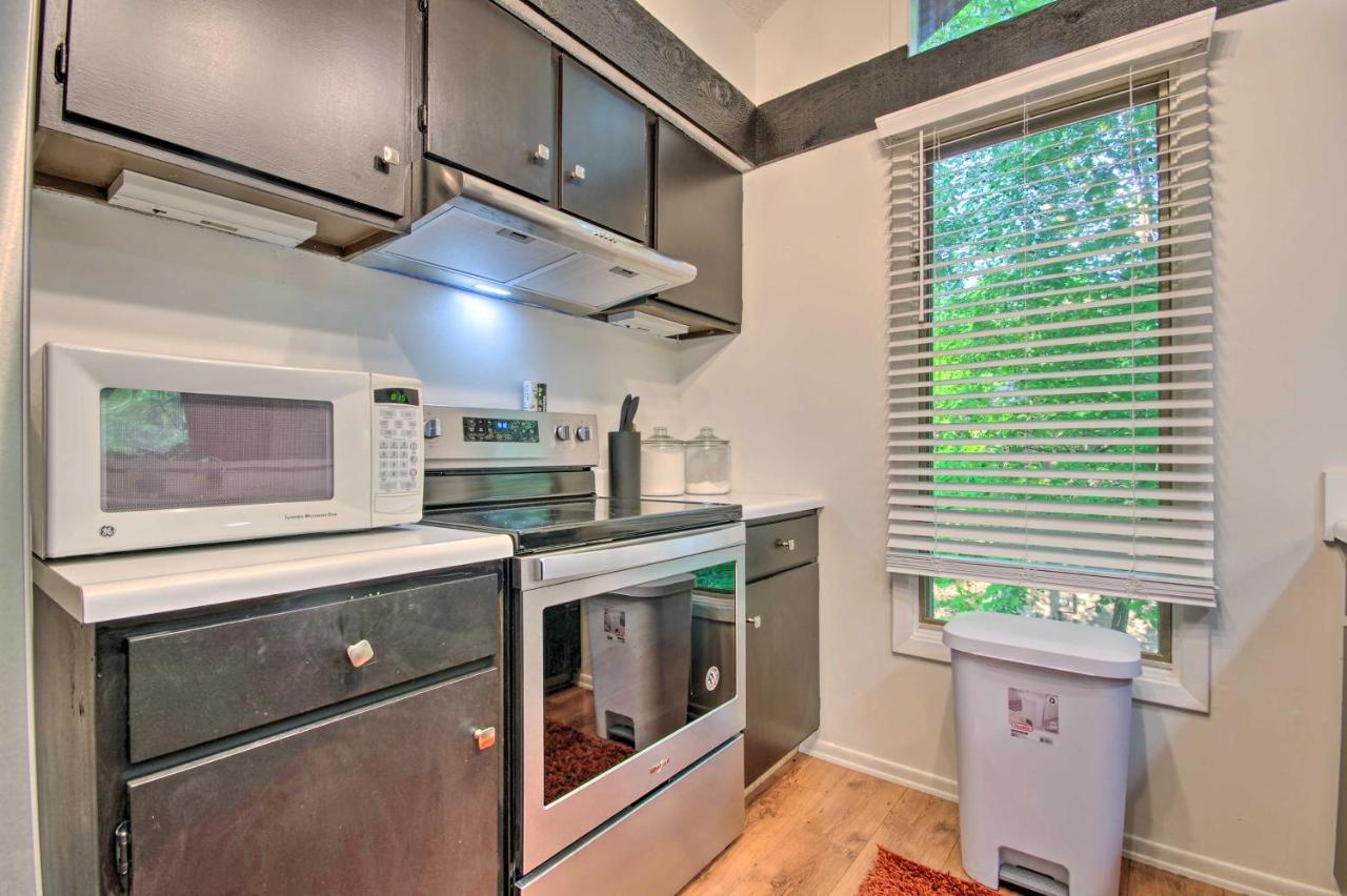 Holiday home Osage Getaway - 1 Mi To Margaritaville Fun!